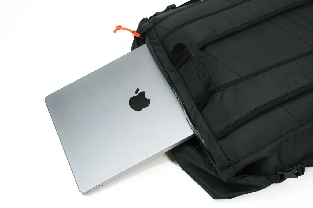Backpack-28L_04-2048x1366.webp